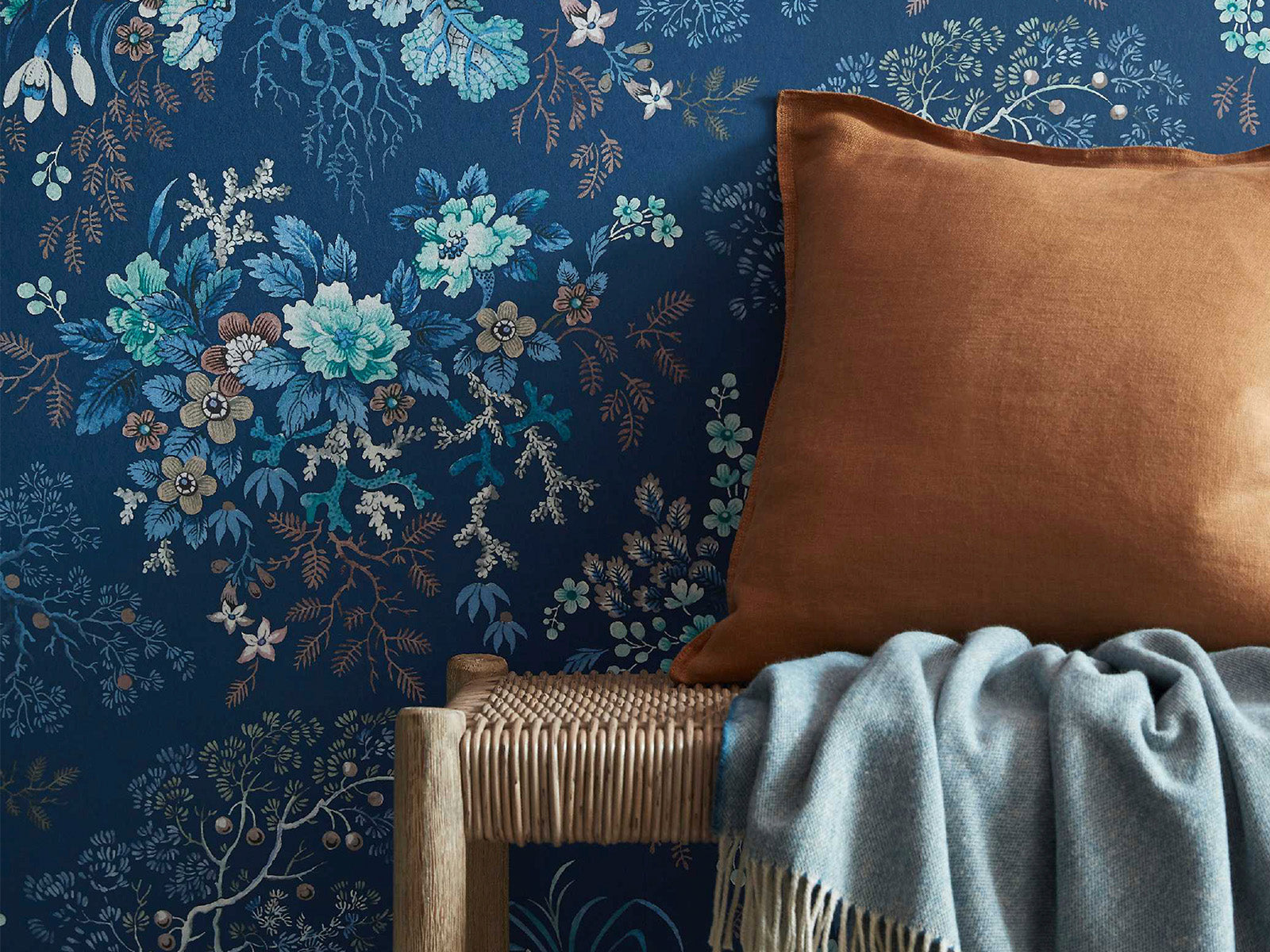 HookedOnWalls Young Traditionals Kilburn's Coral - 27802
