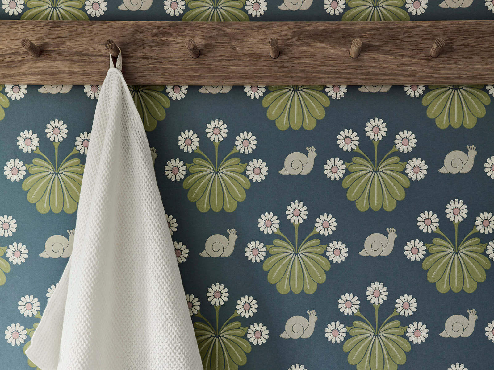Little Greene Behang National Trust Papers II Burges Snail - Dark Blue