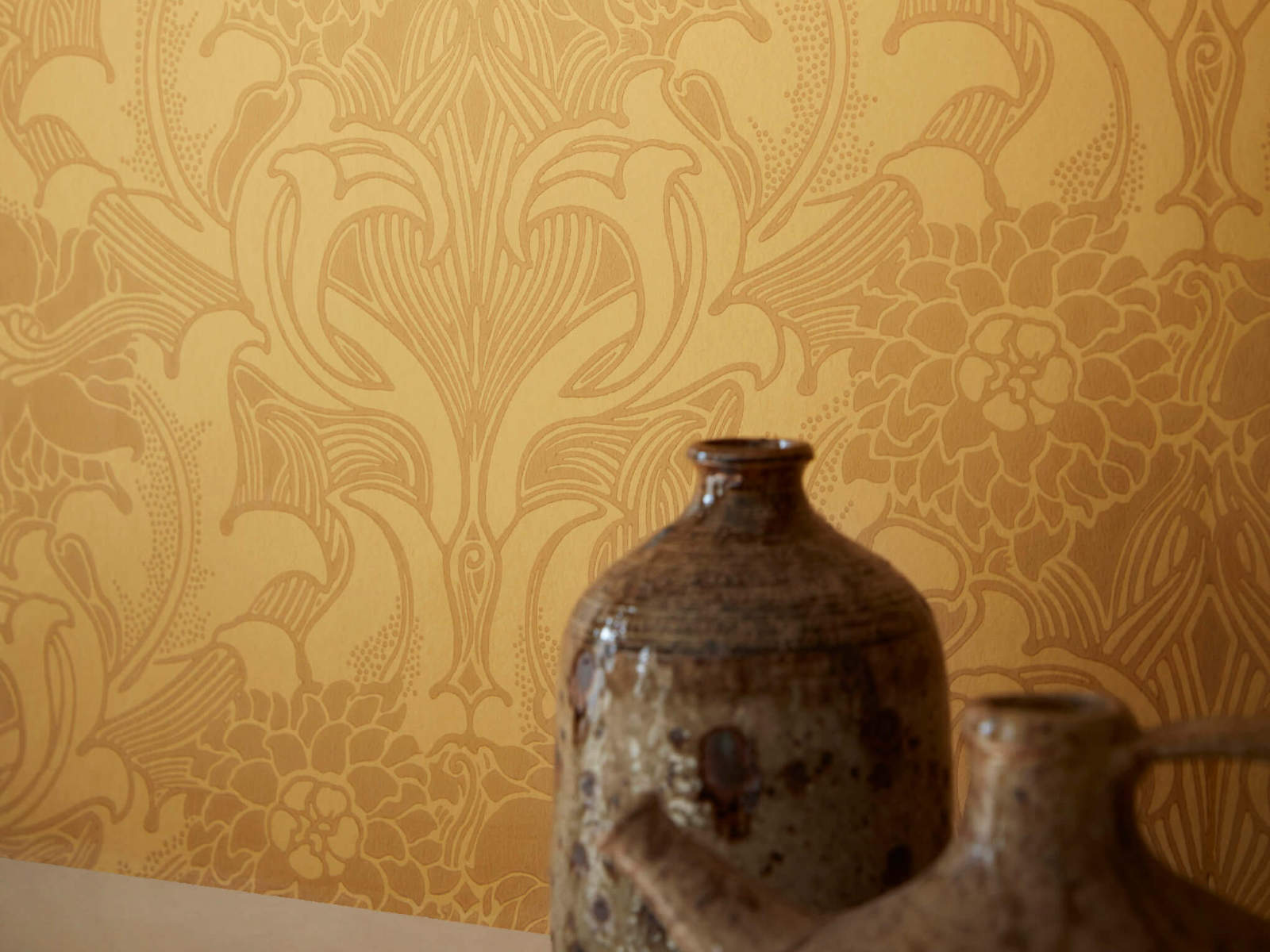 Little Greene Behang National Trust Papers III Dhalia Scroll - Giallo
