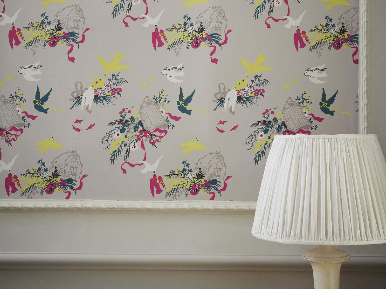 Little Greene Behang National Trust Papers III Volieres - French Grey