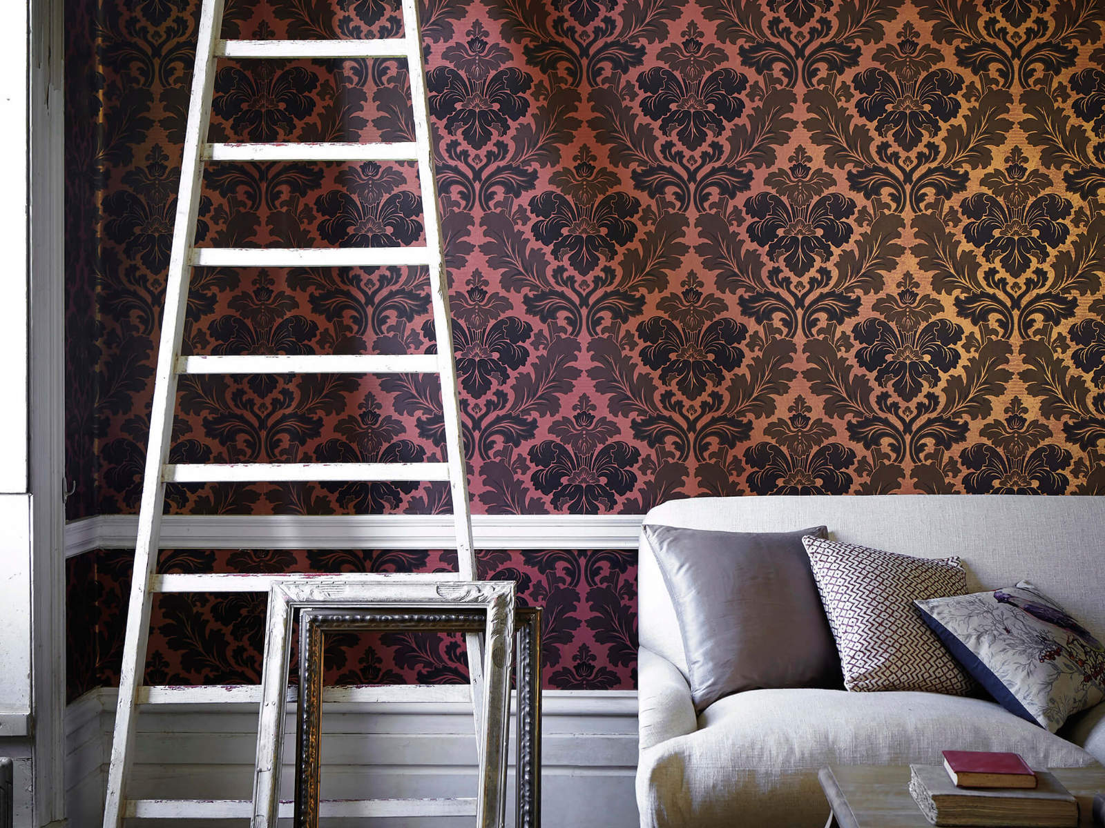 Little Greene Behang Revolution Papers Bonaparte  - Red Gold