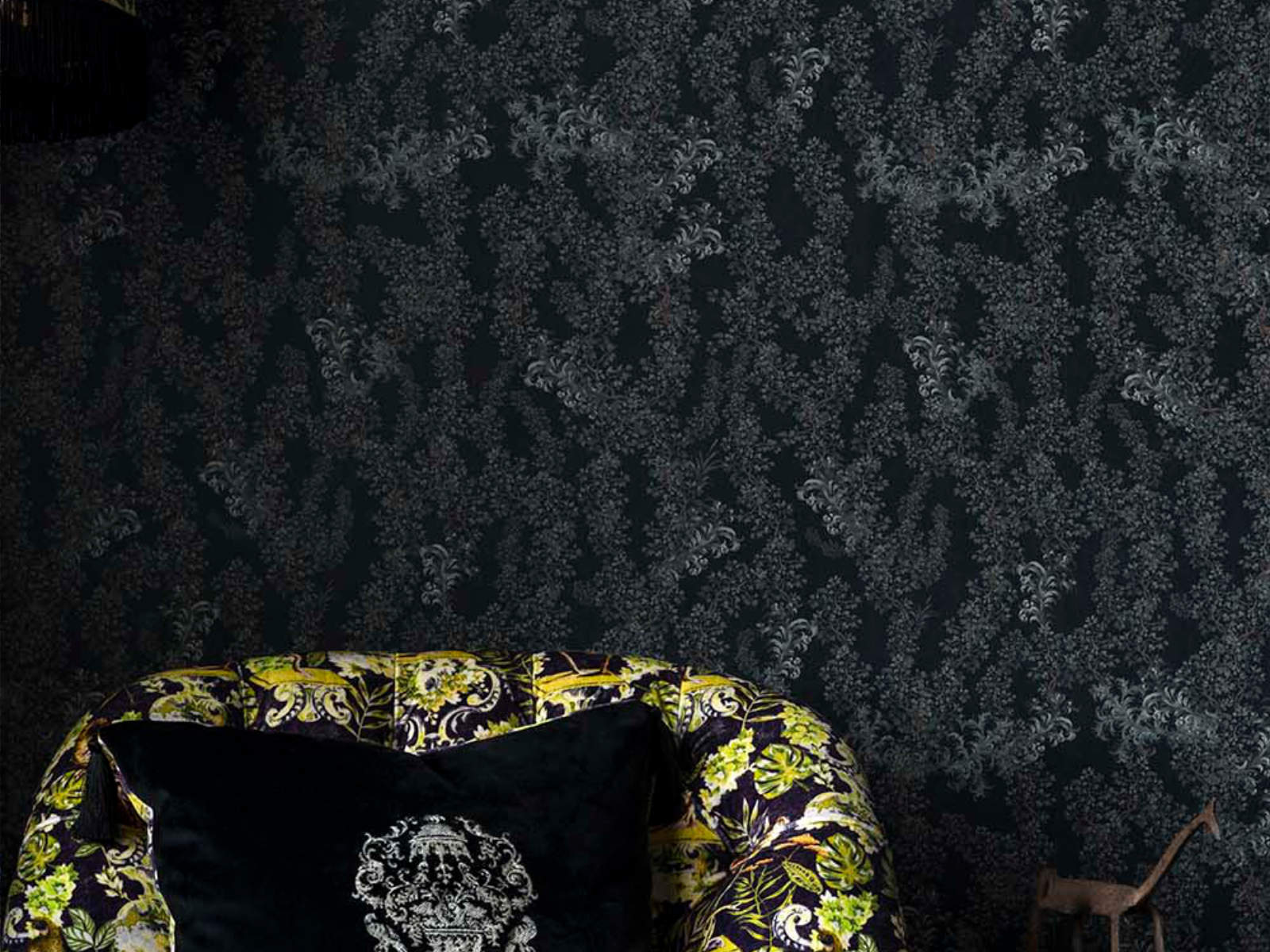 Mind The Gap The Royal Garden Dark Leaves - WP20458